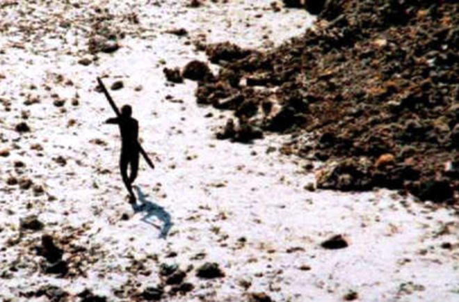 O ziyaretlerden sonra Sentinelliler arkada canls tavrlarndan tekrar uzaklatlar. 2004 ylnda Hint Okyanusu