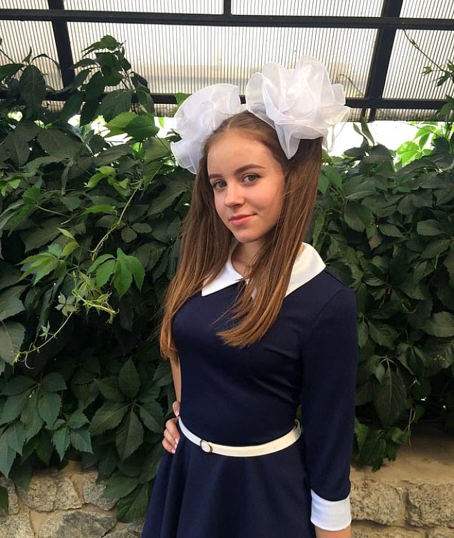 Polina, 16 yandaki arkada Veronika