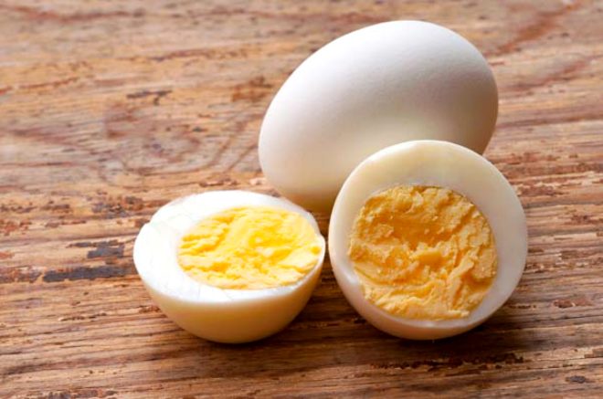 2 adet yumurtay halayarak rafadan ya da kays kvamnda tketebilir, tavada dk sda tereyanda piirebilirsiniz. Ayn zamanda yumurtay menemen, pastrmal yumurta ya da lbr eklinde de deerlendirebilirsiniz.