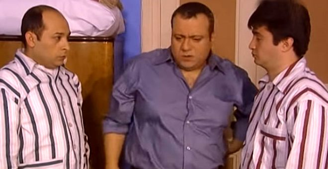 TRT kanalnda 2000-2003 seneleri arasnda yaynlanan ve lkemizin en iyi komedi dizilerinden birisi olarak bilinen 7 Numara, oynad dnemlerde ok geni bir izleyici kitlesine sahipti.
