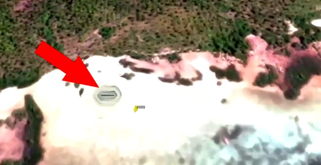 Google Earth kullanan bir kii, harita zerinde grnen tuhaf grntnn Endonzeya sahilinden yeraltna alan gizli bir dnyasnn giri kaps olduuna inandn syledi.