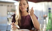 Mindful yeme (Dikkatli yeme): Yiyeceklerle salkl bir iliki nasl gelitirilir?