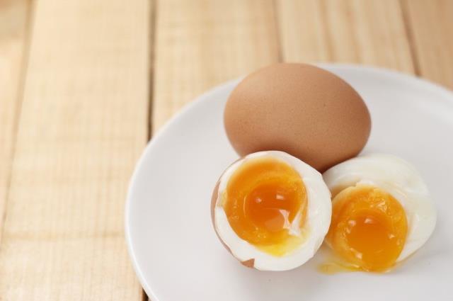 Yumurta haşlarken sakın bu hatayı yapmayın! Faydadan anında zehre dönüşüyor