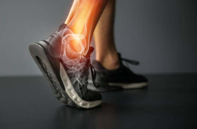 Ayak bileği ağrısı neden olur? Ayak bileği ağrısı evde tedavi yöntemleri nelerdir? Ayak bileği ağrısı belirtileri nelerdir?